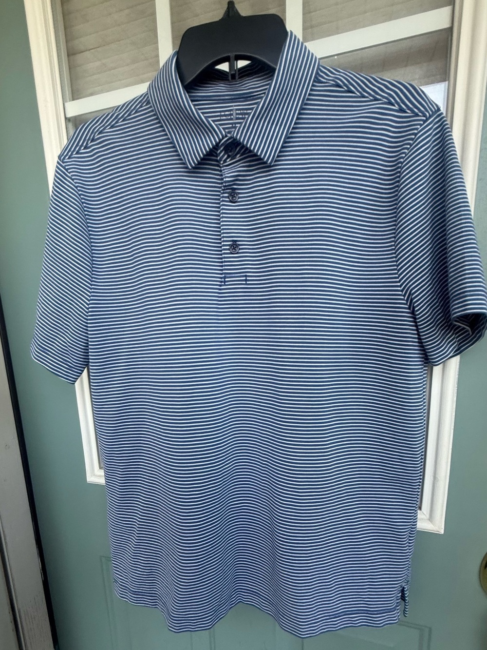 J.Crew Untucked Performance Polo Shirt Men’s Medium Blue White Striped Stretch